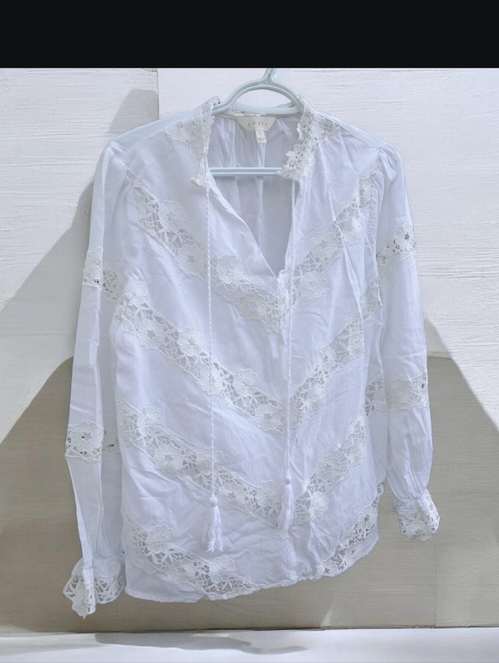 Adiva White Lace-Inset Peasant Blouse